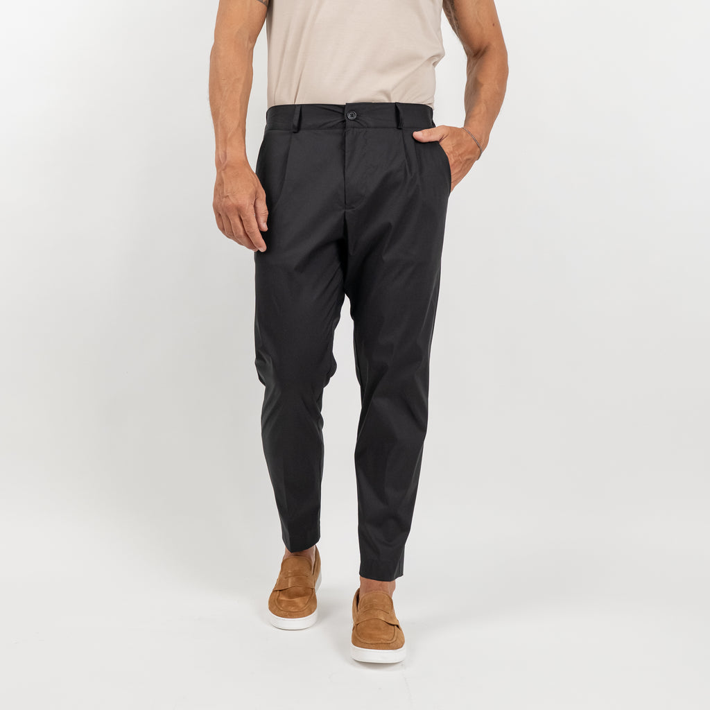 Pantalón slim fit con cintura elástica - Negro