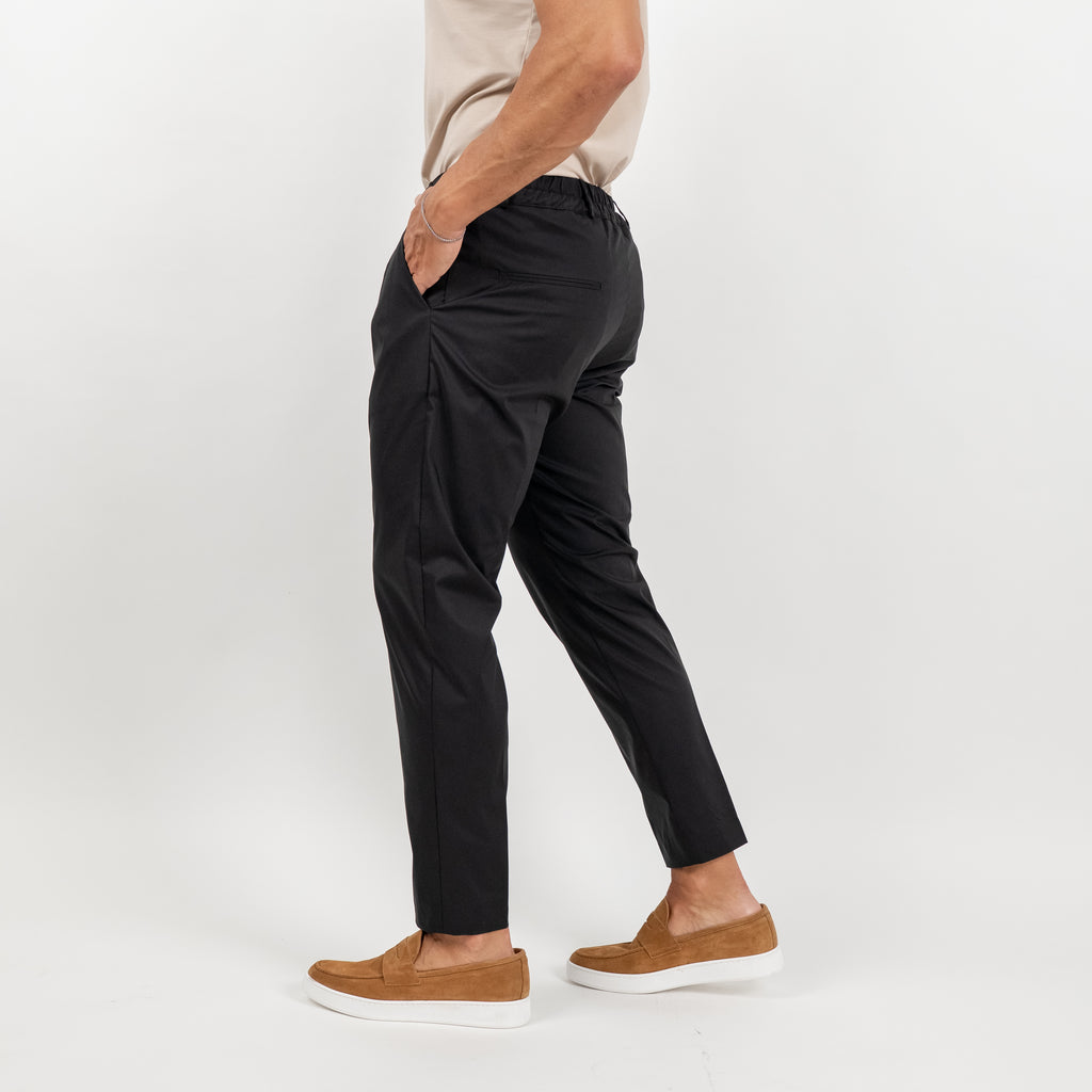 Pantalón slim fit con cintura elástica - Negro