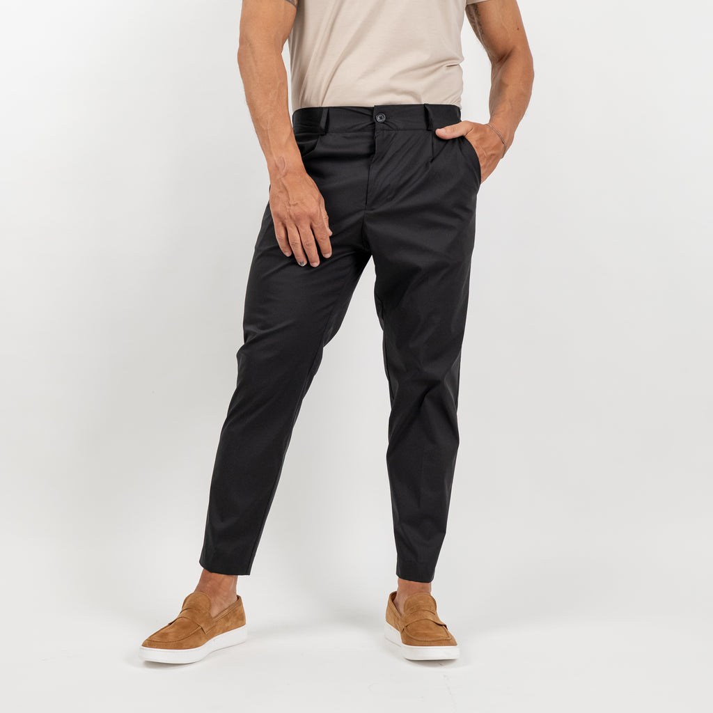 Pantalón slim fit con cintura elástica - Negro