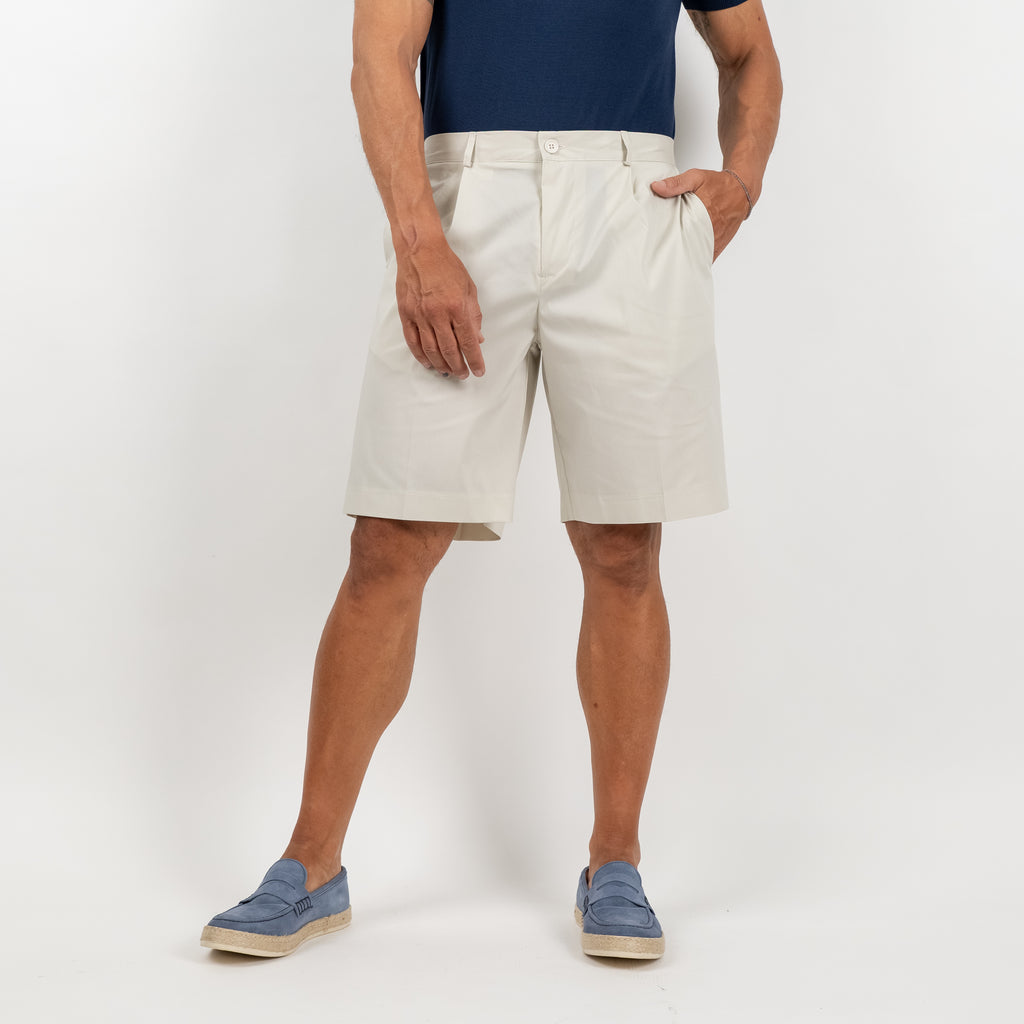 Bermuda shorts with flap pockets on the back - Ivory 