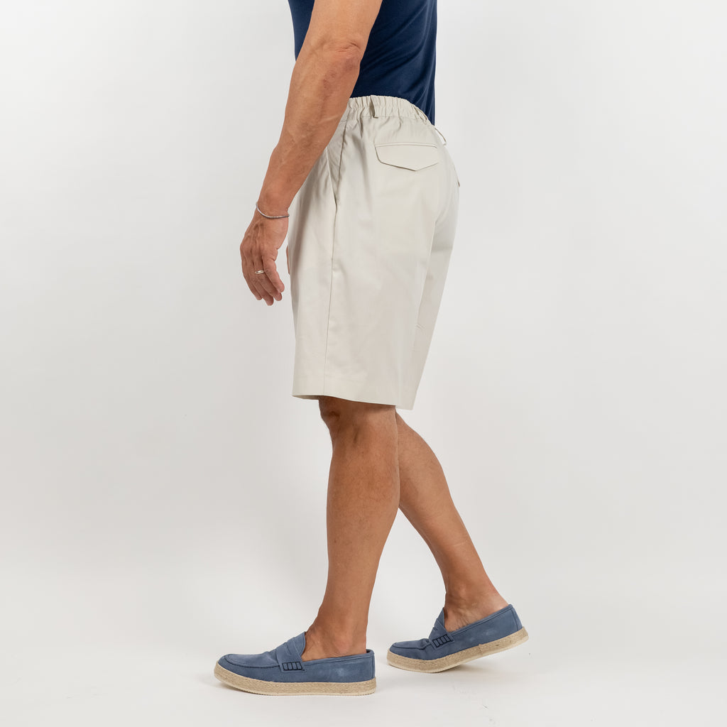 Bermuda shorts with flap pockets on the back - Ivory 