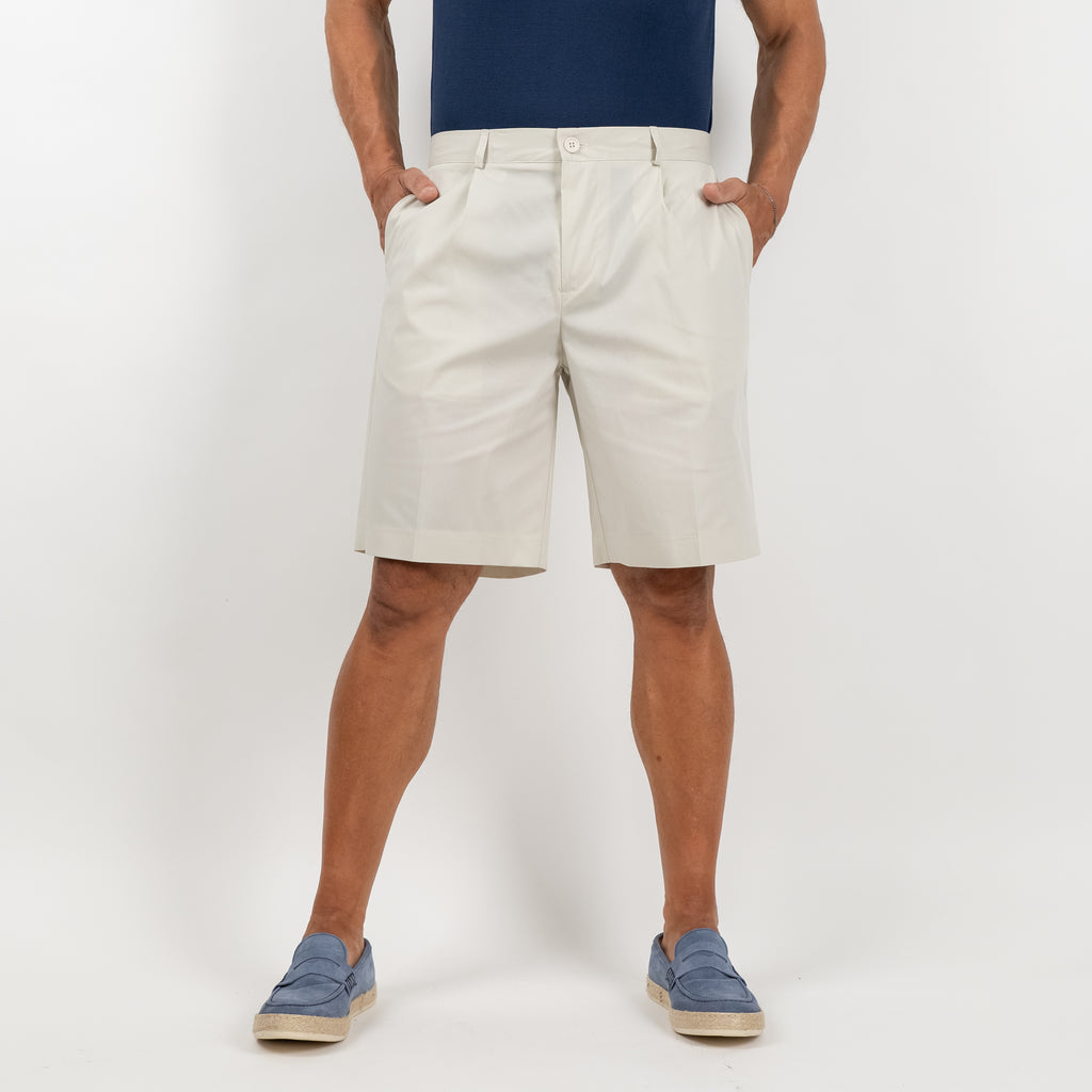 Bermuda shorts with flap pockets on the back - Ivory 
