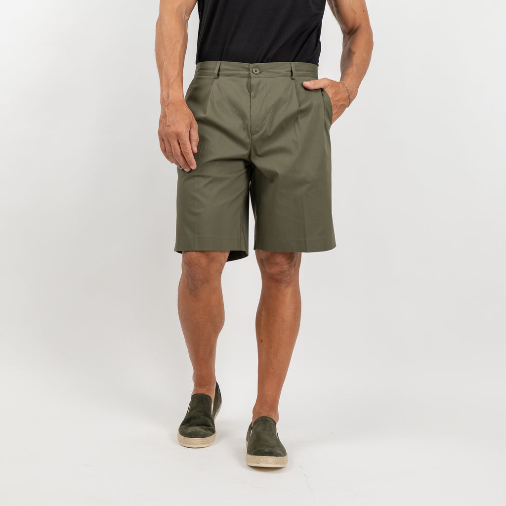 Bermuda shorts with flap pockets on the back - Military 
