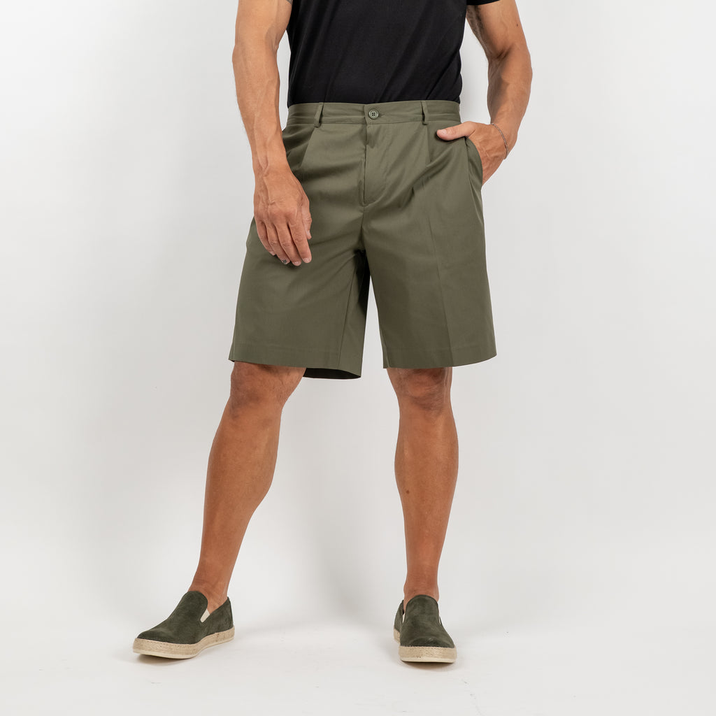 Bermuda shorts with flap pockets on the back - Military 