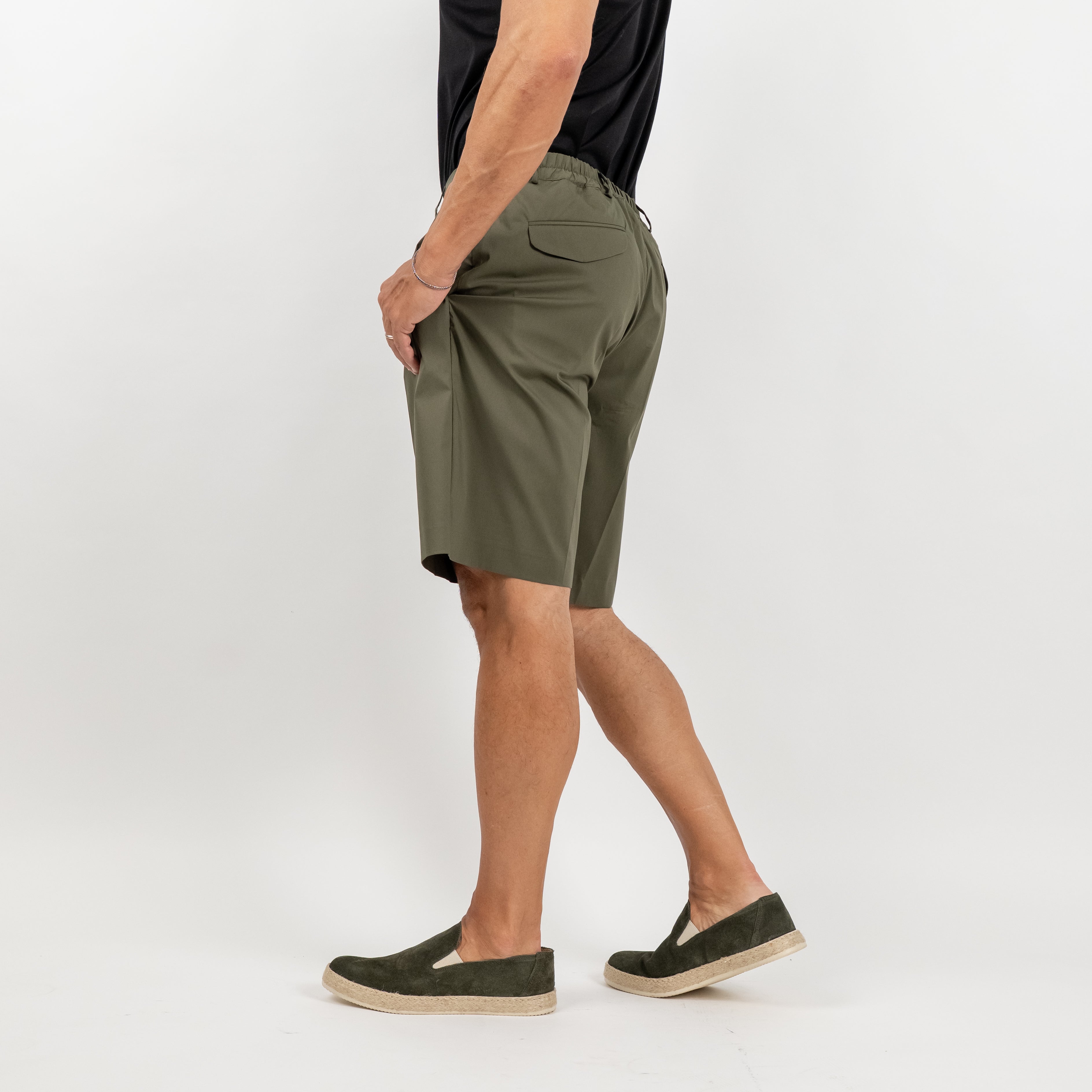 Bermuda con tasche a pattina sul retro - Militare