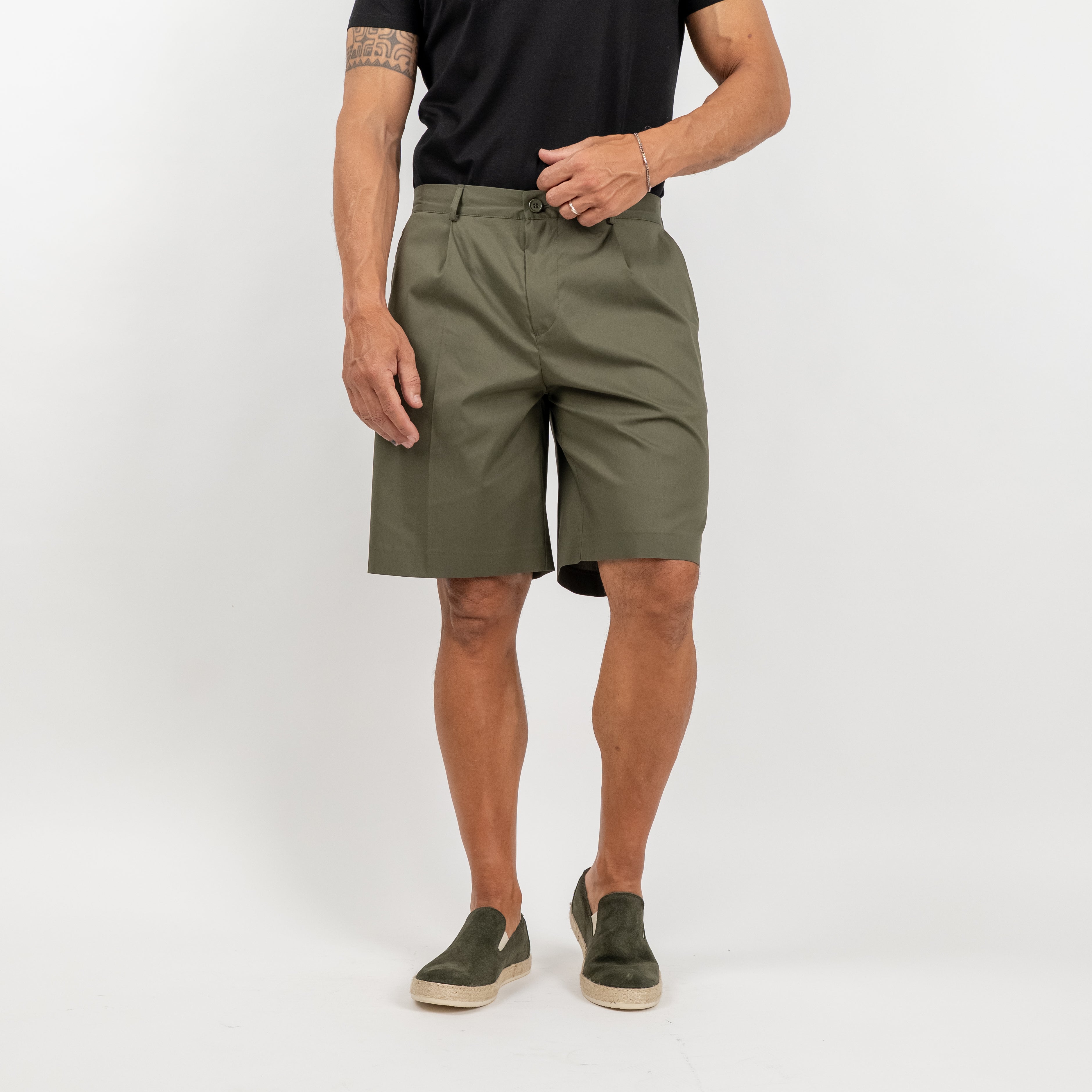 Bermuda con tasche a pattina sul retro - Militare