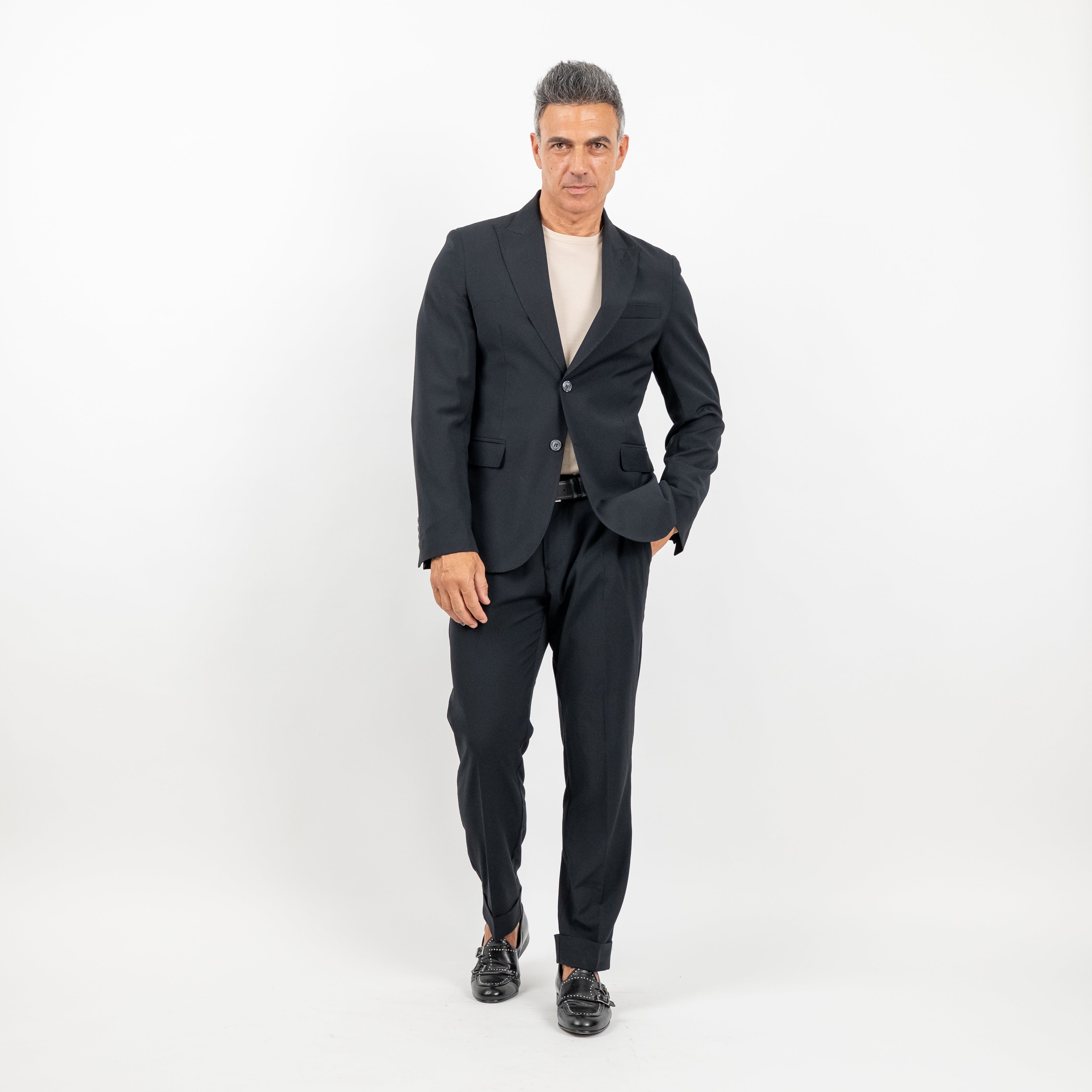 Single-breasted suit with peak lapels - Black