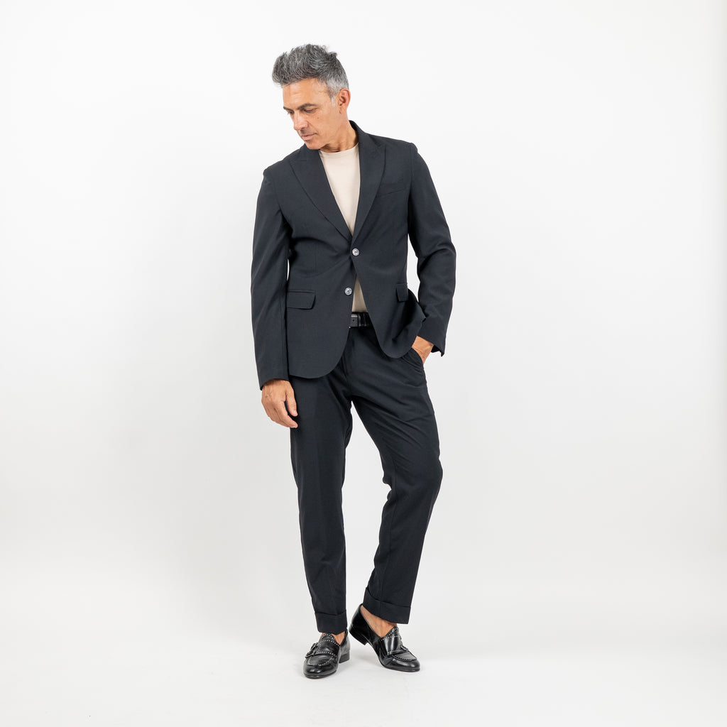 Traje de botonadura sencilla con solapas de pico - Negro