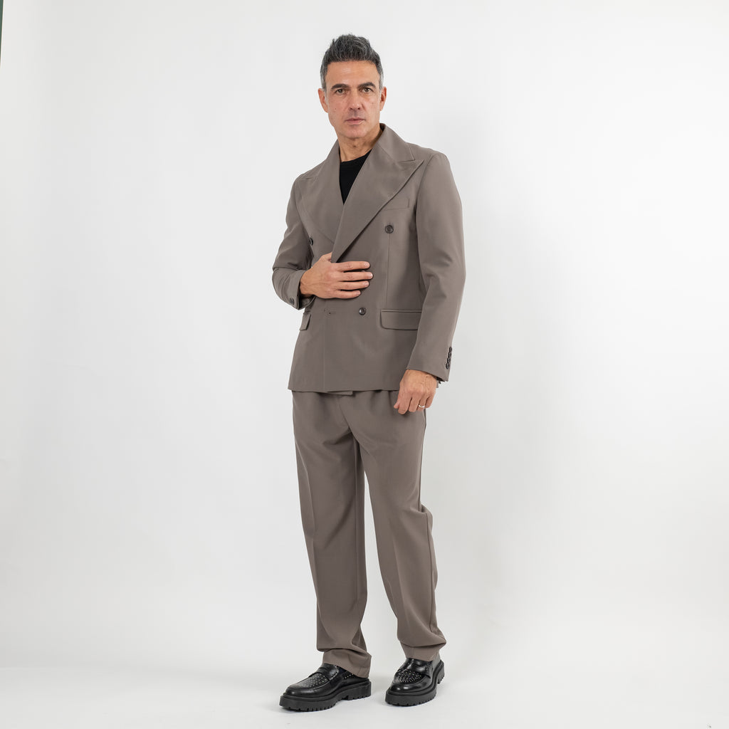 Abito doppiopetto con rever largo - Fango