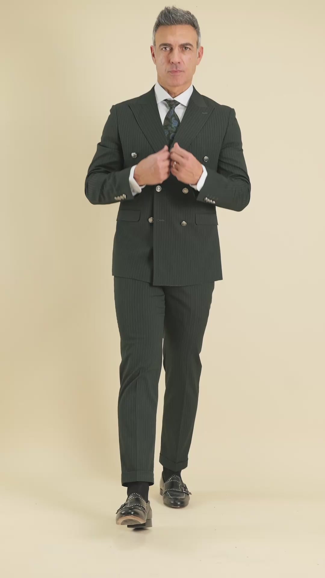 Traje de raya diplomática con botones plateados - Verde