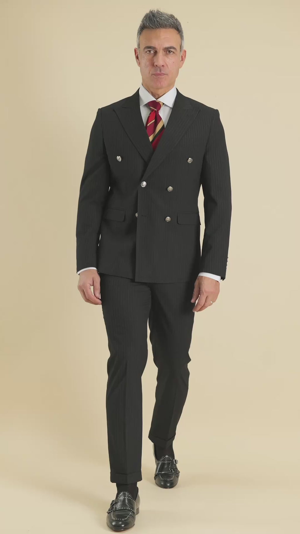 Abito gessato con bottoni argento - Nero