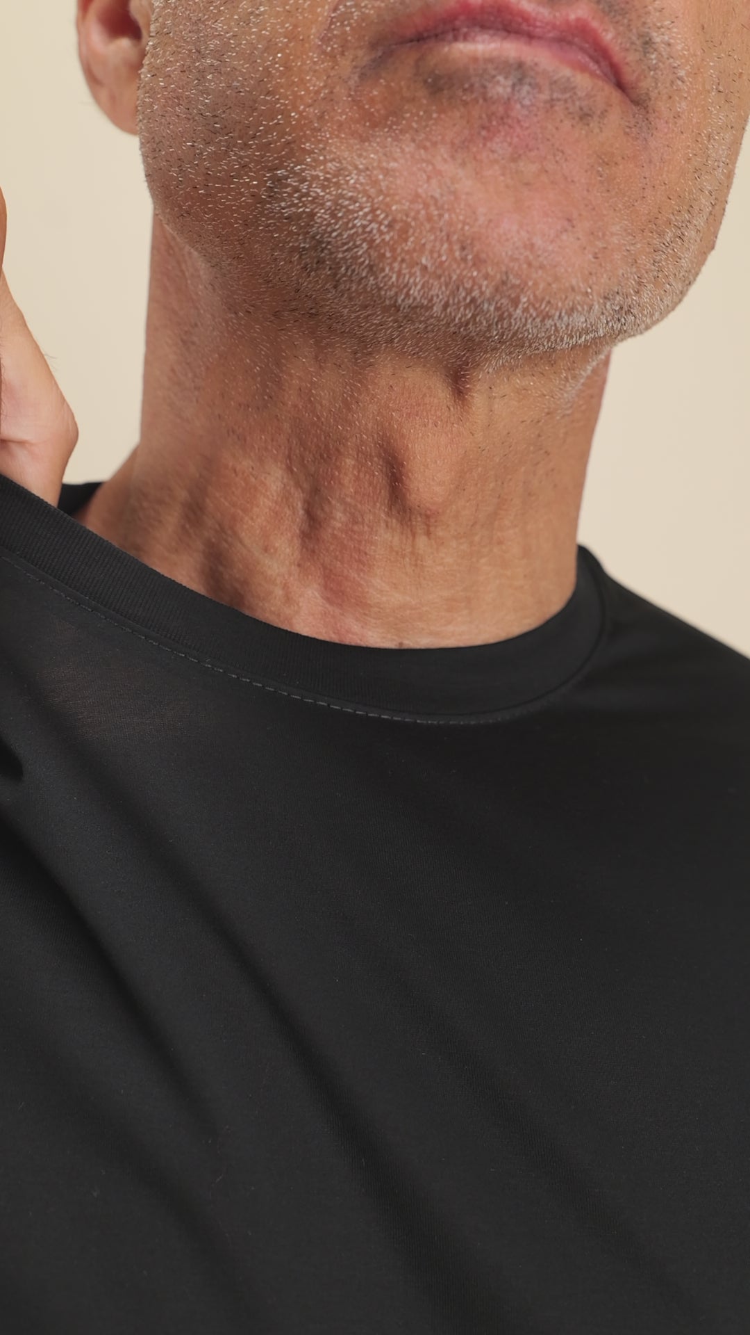 T-shirt in Filo di Scozia 2.0 con bordi a costina - Nero
